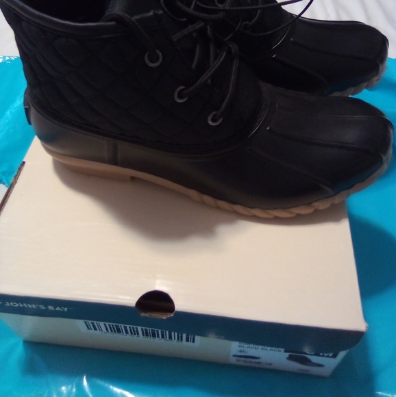 Ladies Rain Boots - Picture 2 of 3